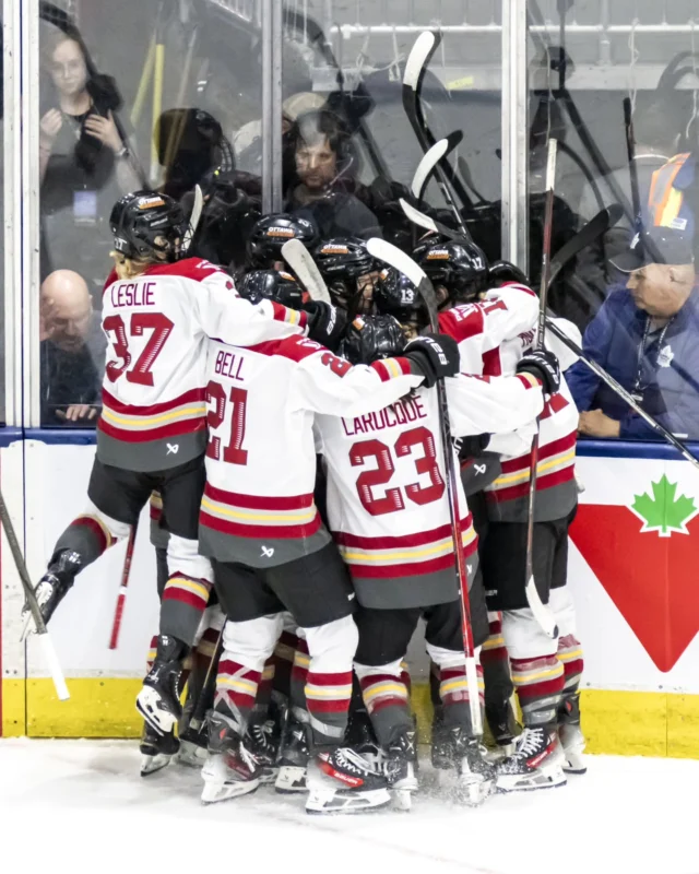 Kateřina Mrázová scored the overtime winner to send Ottawa to the playoffs for the first time, securing a 2–1 victory over Toronto on Saturday at a sold-out Coca-Cola Coliseum. The win, along with Minnesota’s regulation win over Boston, clinched the third seed for Ottawa and extended their road win streak to four games.🤩🏒

Sarah Nurse opened the scoring for Toronto in the second period, but Brianne Jenner quickly tied it for Ottawa. After a scoreless third, Mrázová sealed it in overtime.

Montréal, the top seed, will choose its semifinal opponent—Ottawa or Minnesota—today!  Stay tuned! 👀🔥

#PWHL #OttawaCharge #TorontoSeptres #WomensHockeyLife #WomensHockey